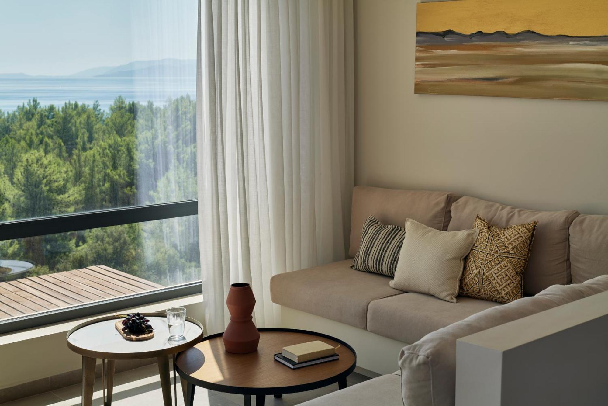 Celestial All Suites Afrato الغرفة الصورة